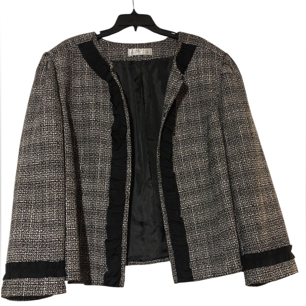 Tahari Arthur S Levine black white ruffled blazer woman’s plus size